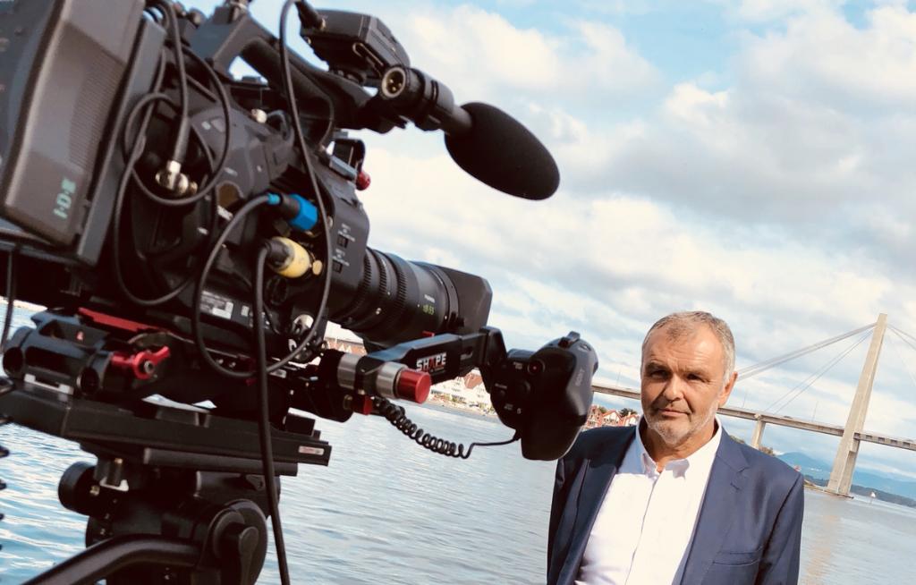 Shell's tweet image. ⛴ We’ve been busy this morning with @remel_london discovering ferries powered by #LNG in Norway 🇳🇴 Stay tuned for more from #ONS2018 #makethefuture