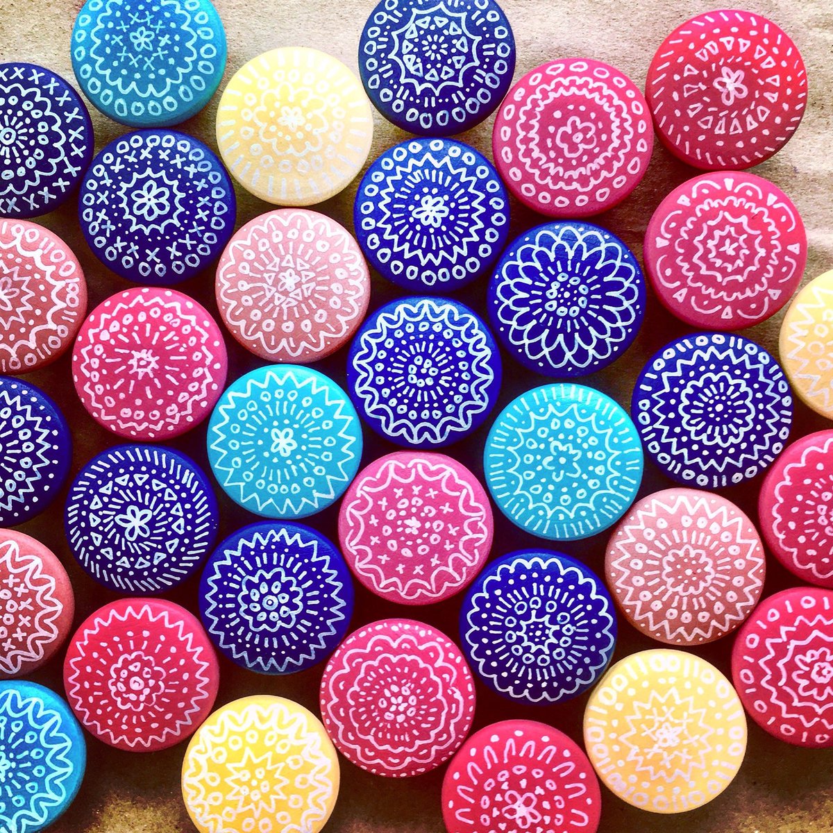 sweep_of_sand's tweet image. Every one of our knobs is unique and custom painted for you in any color #customknobs #drawerpulls #diyproject  etsy.me/2Pe21H2