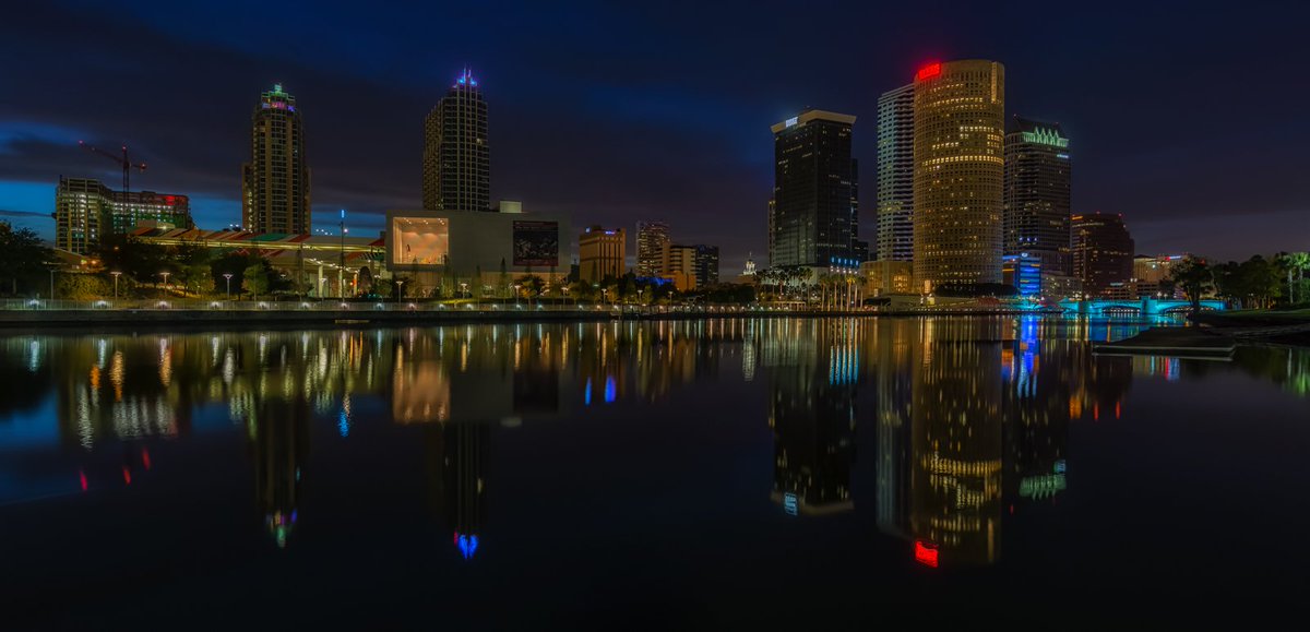 MattPaulson28's tweet image. I love to capture reflections in my photos.  Here I shot the #Tampa skyline from Plant Park at @UofTampa.