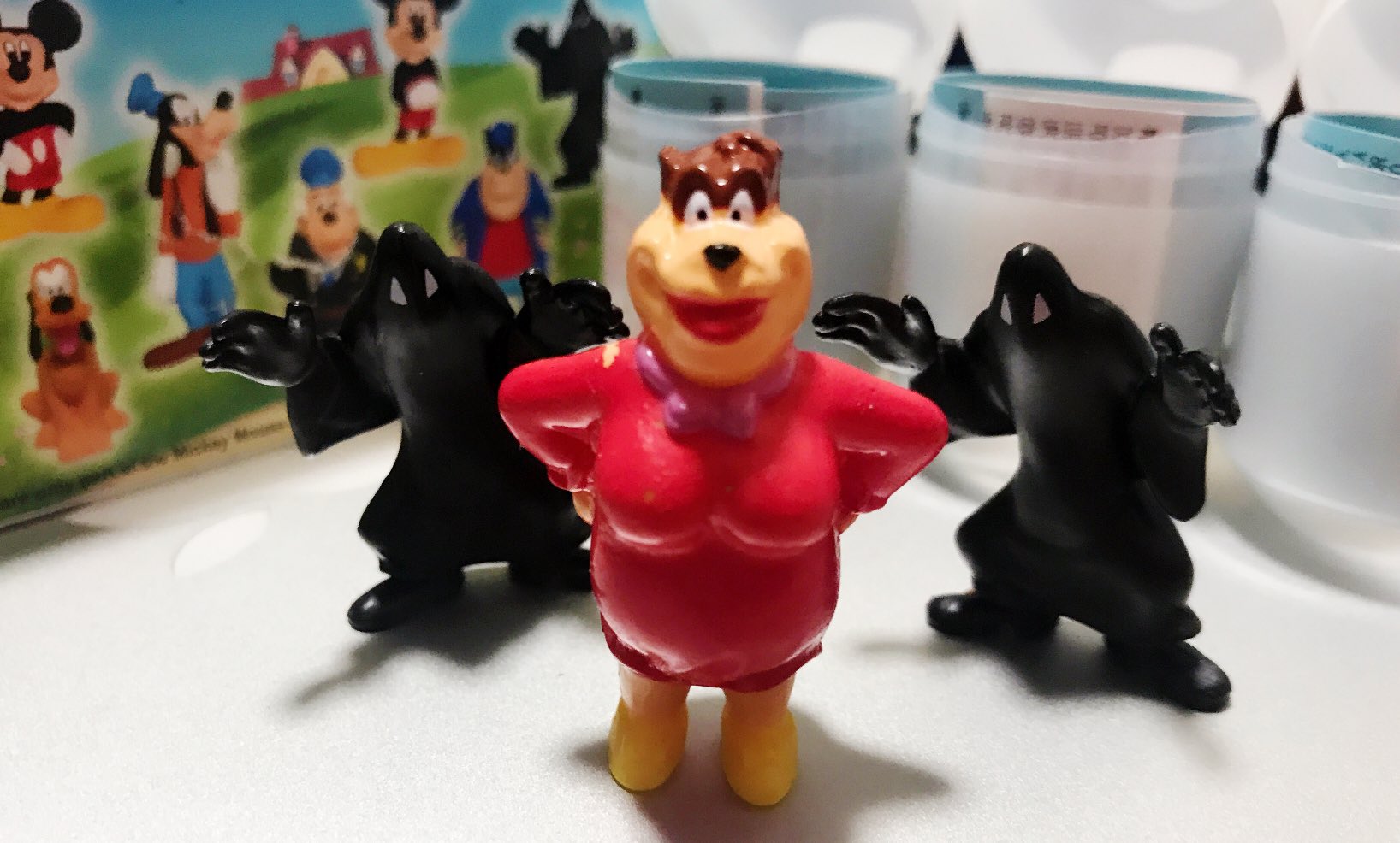 キヨ 何このディズニーチョコエッグ 1枚目 ミッキーが欲しい 2枚目 誰これ 3枚目 だから誰 4枚目 お前パッケージいなかっただろ キヨ 何このディズニーチョコエッグ 1枚目 ミッキーが欲しい 2枚目 誰これ 3枚目 だから誰 4枚目 お前パッケージいなかっただろ