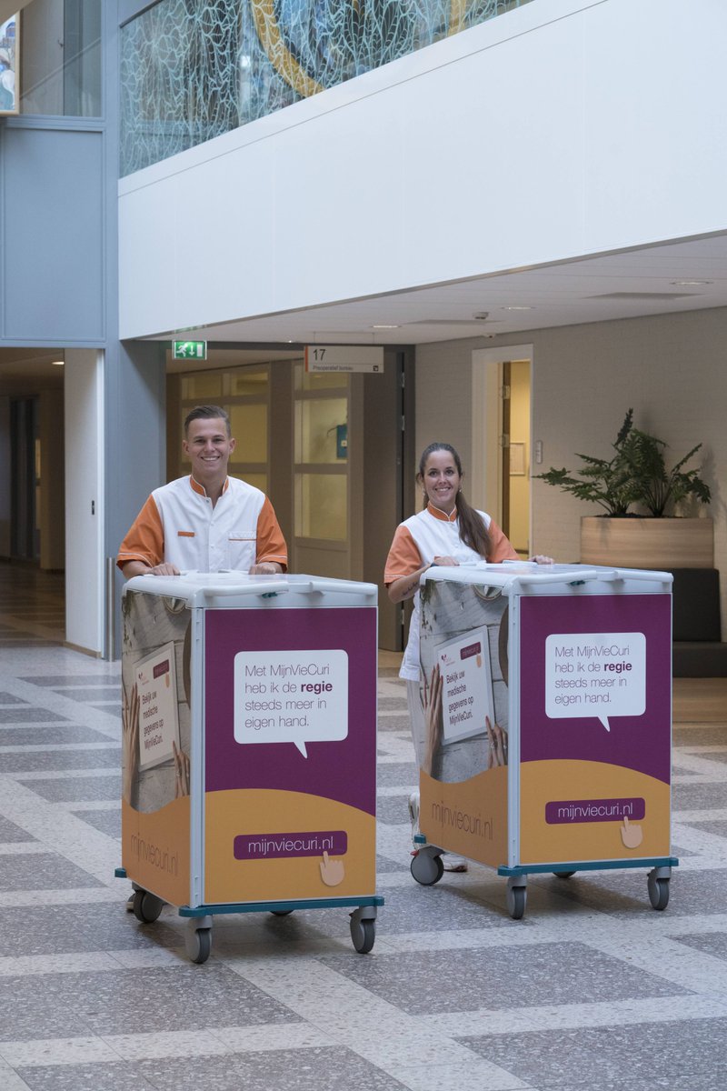 Tien nieuwe werkwagens werden vandaag in gebruik genomen door onze afdeling schoonmaak. Meer comfort en veiligheid voor onze schoonmaakspecialisten en tevens een mooie promotie voor het patiëntenportaal MijnVieCuri!