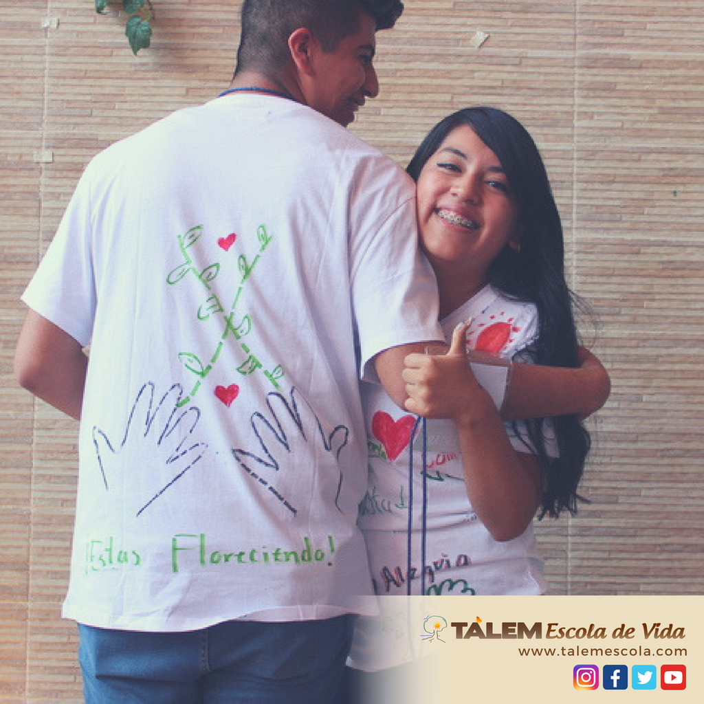 TalemEscola's tweet photo. Estás floreciendo! 🌱🔜🌻 Qué gran trabajo con las camisetas chic@s! 

https://t.co/FAMNDOsKoa https://t.co/PojlCgK9N1