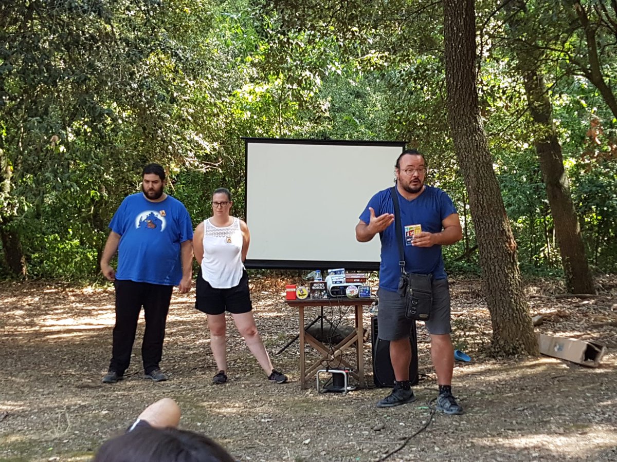 GrupSetABEAM's tweet photo. Sermonejant! Aquí estem a la nostra sessió explicant alguns dels jocs que portem a l'aula! #betacamp18 #betacamp #juegosdemesa #aprenderjugando #grupset #abeam https://t.co/txOPDNBbWG