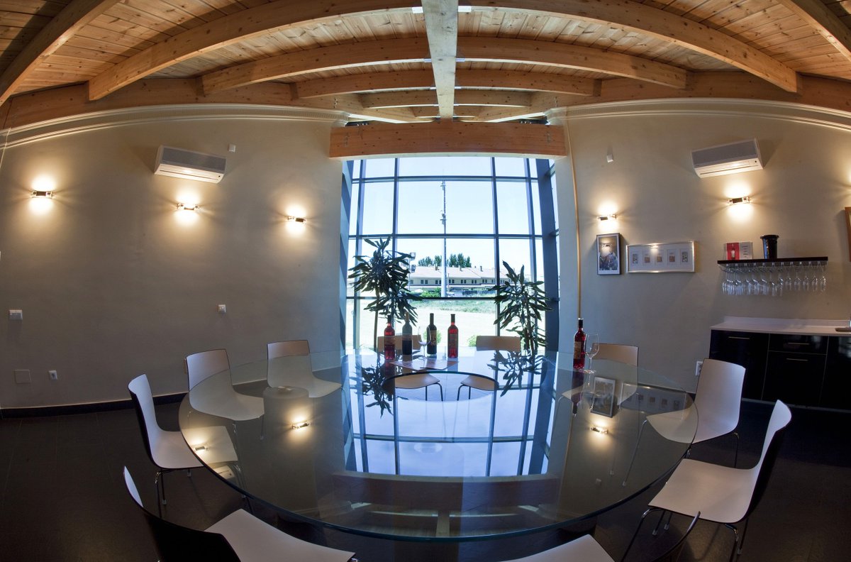 Seguimos recibiendo aportaciones , gracias a <a href="/BodegaHiriart/">Bodega Hiriart</a> por acompañarnos como colaboradores en nuestro circuito , con entradas élite para los ganadores y vino para  premios de la carrera en #cubillasdesantamarta <a href="/DOCigales/">D.O. Cigales</a> <a href="/RutaVinoCigales/">Ruta del Vino Cigales</a> <a href="/Dip_Va/">Diputación de Valladolid</a> @deportesdipu