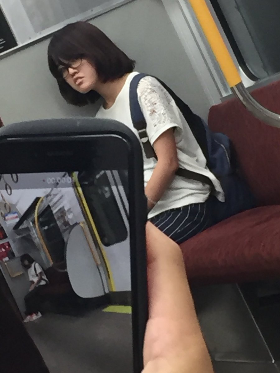 0fYICfkg2uople8's tweet photo. まじで怖いんじゃけど
めっちゃ見てくる https://t.co/I6HN32BKKD