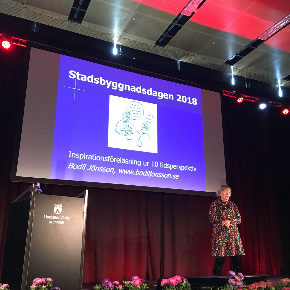 Mathias_Bohman's tweet photo. Bodil Jönsson, författare och professor emerita @Lundsuni är första talare på Stadsbyggnadsdagen i Väsby. Hon bär fram årets tema - tid.
#STA18 #stadsbyggnadsdagen #hejaväsby #upplandsväsby #väsby @fredrikdrotte @upplandsvasby https://t.co/NNtRmc9rzc