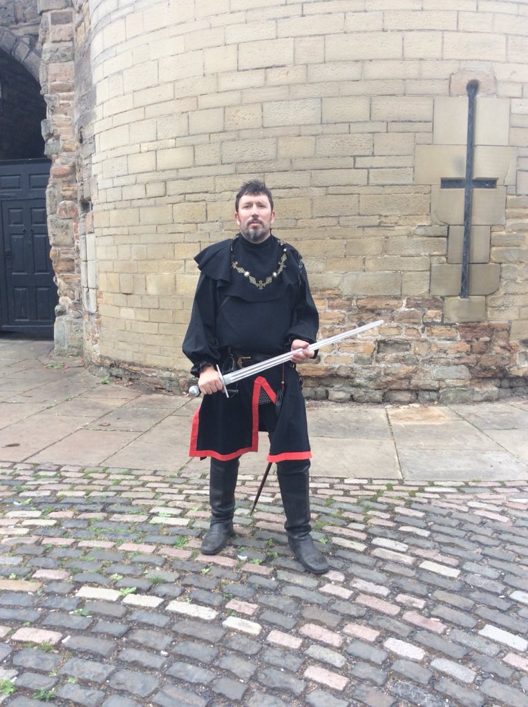 Why not pop up and see the #evilsheriff outside <a href="/NottmCastle/">Nottingham Castle</a>.... he claims he’s a good guy! <a href="/NottmCastleBid/">Nottingham Castle Project</a>