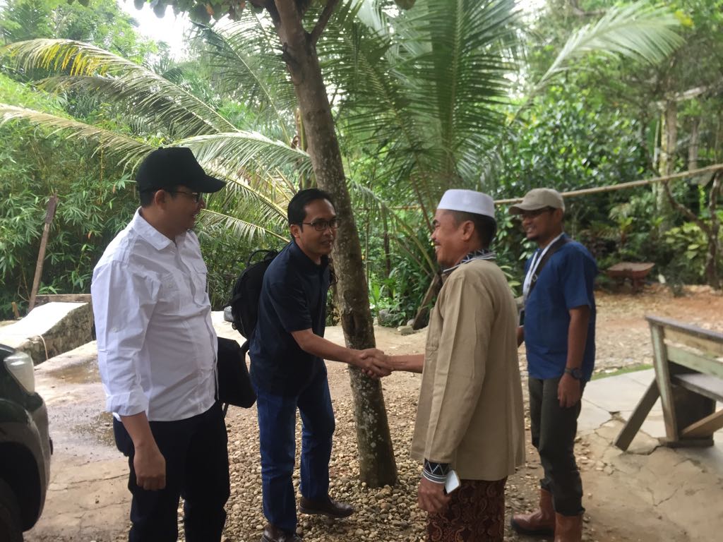 SMART_Sinarmas's tweet image. [27-29 Agustus 2018] Program Collaboration for Transformation (CFT) kami di PT. Tribakti Sarimas (Sarimas Group), Riau bertujuan untuk terapkan kemamputelusuran hingga ke kebun, gali informasi permasalahan &amp;amp; laksanakan program dukungan di tingkat petani pemasok TBS #SMARTEvent