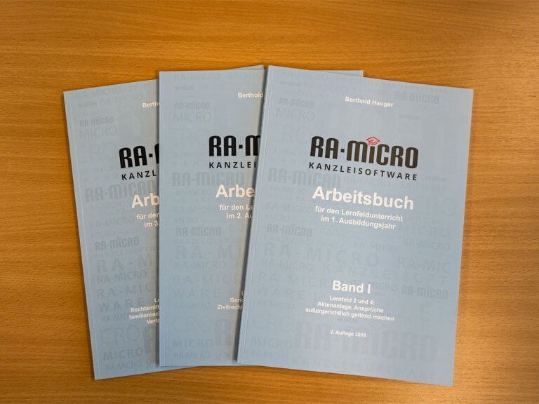 ramicroonline's tweet photo. Berufsschulen bilden mit RA-MICRO aus. Neben einer kostenlosen Nutzung der Kanzleisoftware bietet #RAMICRO auch Arbeitsbücher und Lehrerfortbildungen an. Alle Bücher stehen als PDF-Version zur Verfügung. Weitere Infos: https://t.co/dZmxQyLfXW #Ausbildung #ReFa #ReNo https://t.co/YCvKeywr0P