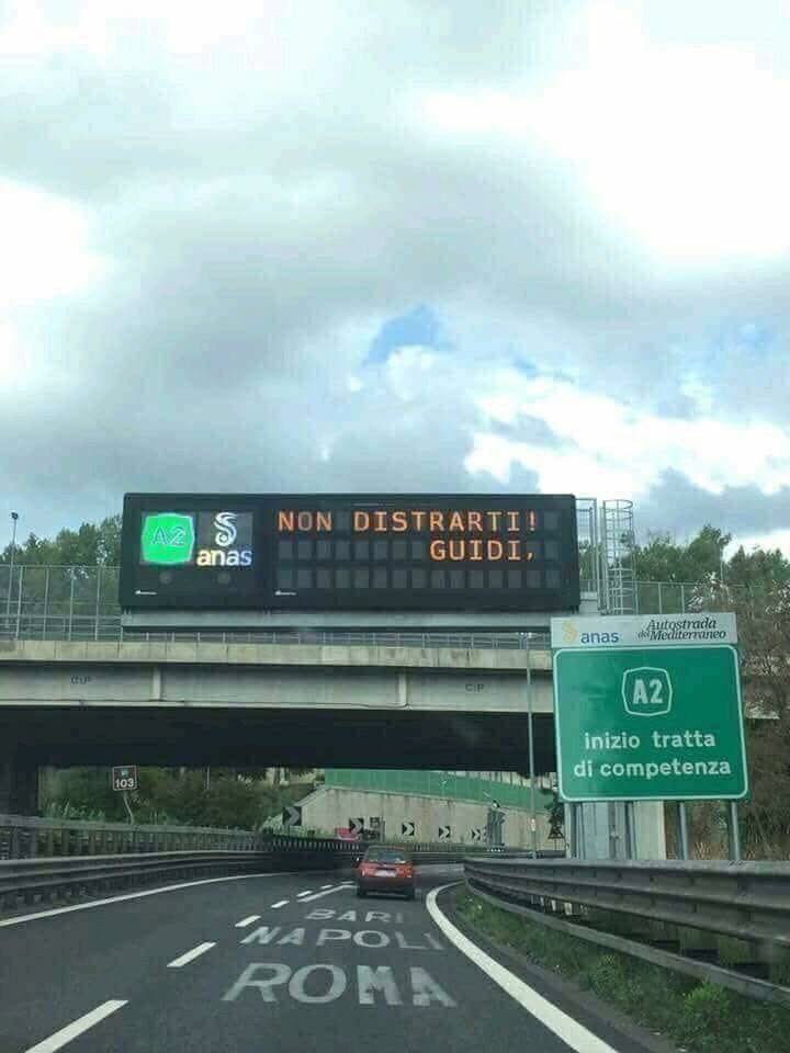 - Ma, Ragionier Filini che fa? Mi da del Tu? 
- No , guidi lei...Fantozzi!
- Ah, é congiuntivo!

🤦🏼‍♀️🤦🏼‍♀️🤦🏼‍♀️