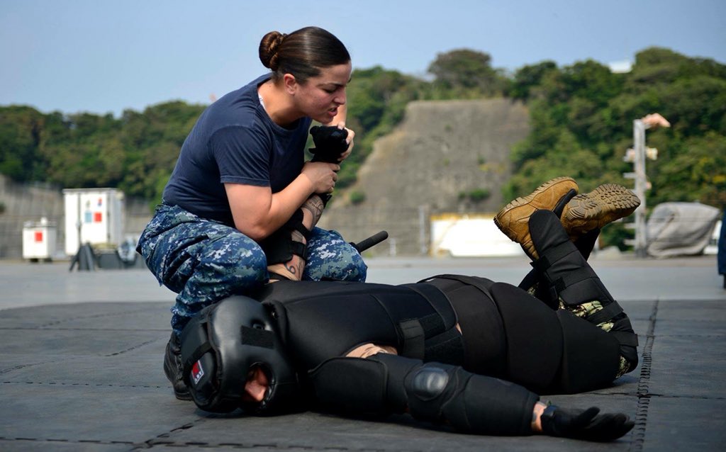 NavysFlagship's tweet image. Gotta keep up with that training! Let&apos;s give a share and like to these Sailors who make sure Blue Ridge stays safe and strong! #FinestintheFleet #NavysFlagship