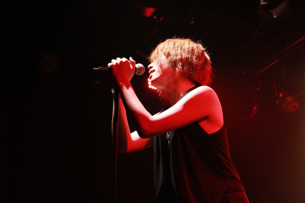 singershowcase's tweet photo. Singer Showcase 2018🎤
8/21に行われた本番では、多くの出演者の方々がステージを盛り上げてくれました！！👏🏻✨

そのアーティストの方々の紹介を少しずつしていきたいと思います！😎🌟

1枚目 宮崎海さん
2枚目 金子充さん
3枚目 長尾祐太さん
4枚目 中川綾音さん https://t.co/VoDEqaUS2m