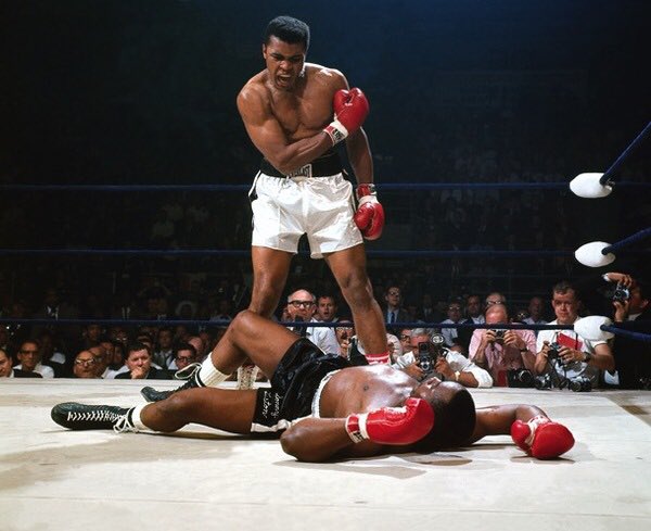 WillCuttingNZ's tweet photo. Round 1, first minute...
One of my favourite pieces of sports photography in history.
#alivsliston https://t.co/MzUmUaEnbo