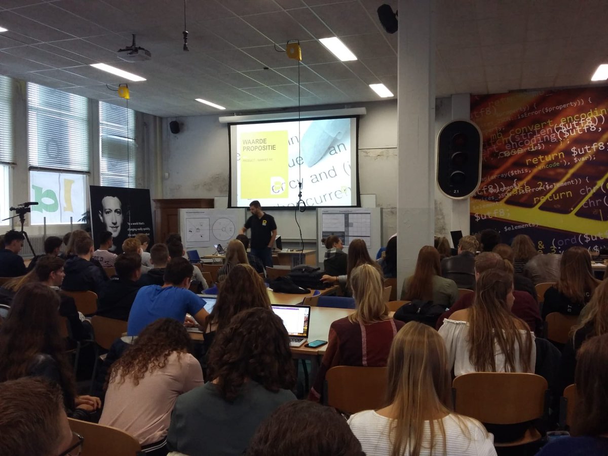 Dockwize's tweet photo. Dag 2 is van start gegaan met de sessie Waardepropositie #studentbootcamp @HZeeland https://t.co/Dk5CqKAQGi