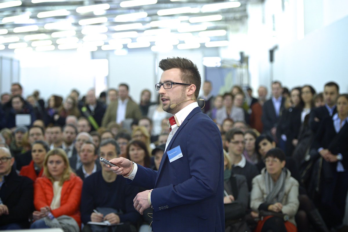 Podiumsdiskussion: Quereinstieg am Messe-Sonntag (16.09.) von 12.50 - 14.00 Uhr. Aussteller der jobmesse leipzig erläutern bei einer Podiumsdiskussion, warum ein Quereinstieg eine gute Karrierechance sein kann. #jobmesselepizig #jobmesse #quereinstieg #karriere #Job #leipzig