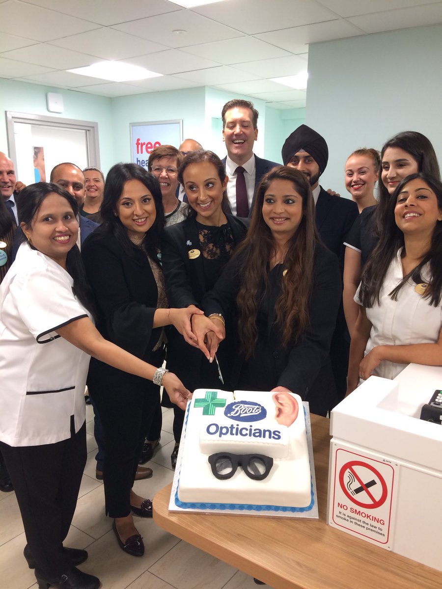 debiharrop's tweet image. Brand new #boots and #bootsopticians in Knightsbridge- come and see us for all your healthcare and beauty needs