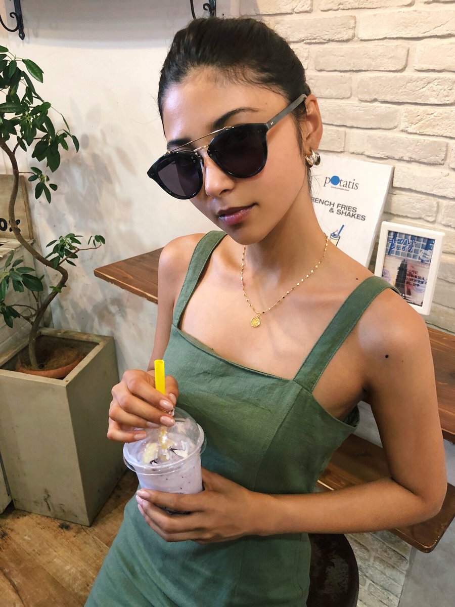 emilyishii's tweet image. Do you want ? 😎

めっちゃドヤ顔 😂笑
ここのシェイク本当におすすめ👏🏼
ポテトもとってもおいしいの🤤🍟
#potatis#dayoff#model#me#yum#cheatday#ootd#vanillashake#potato#outiftoftheday#summerstyle#instagood#instlike