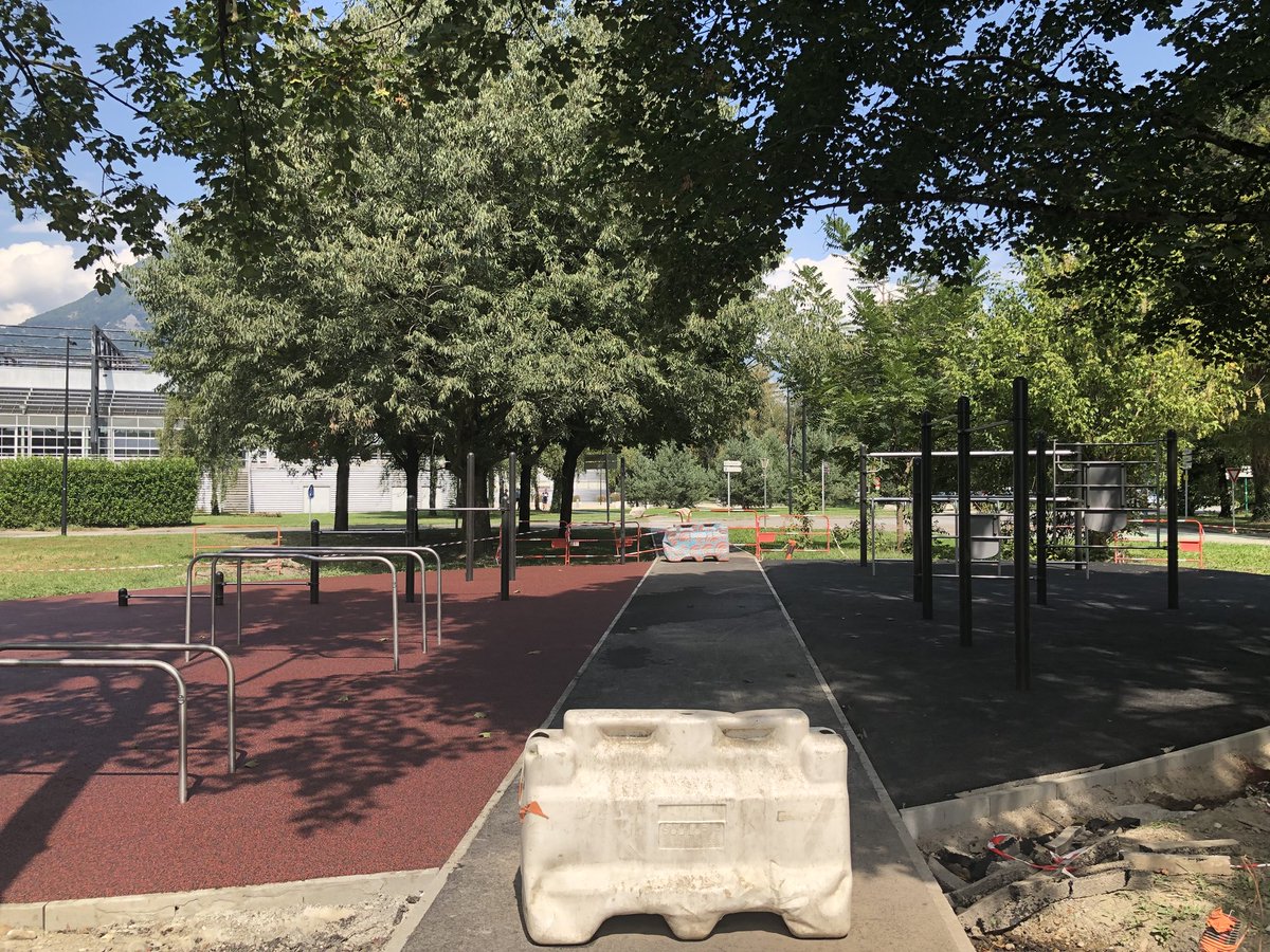 JorisBenelle's tweet photo. Ça, c’est une excellente idée des sportifs du campus @UGrenobleAlpes @u_grenoblealpes #SIUAPS #SUAPS. Pour santé / bien être au travail. Occuper les pauses de midi #crossfit https://t.co/xSEggYw5u3