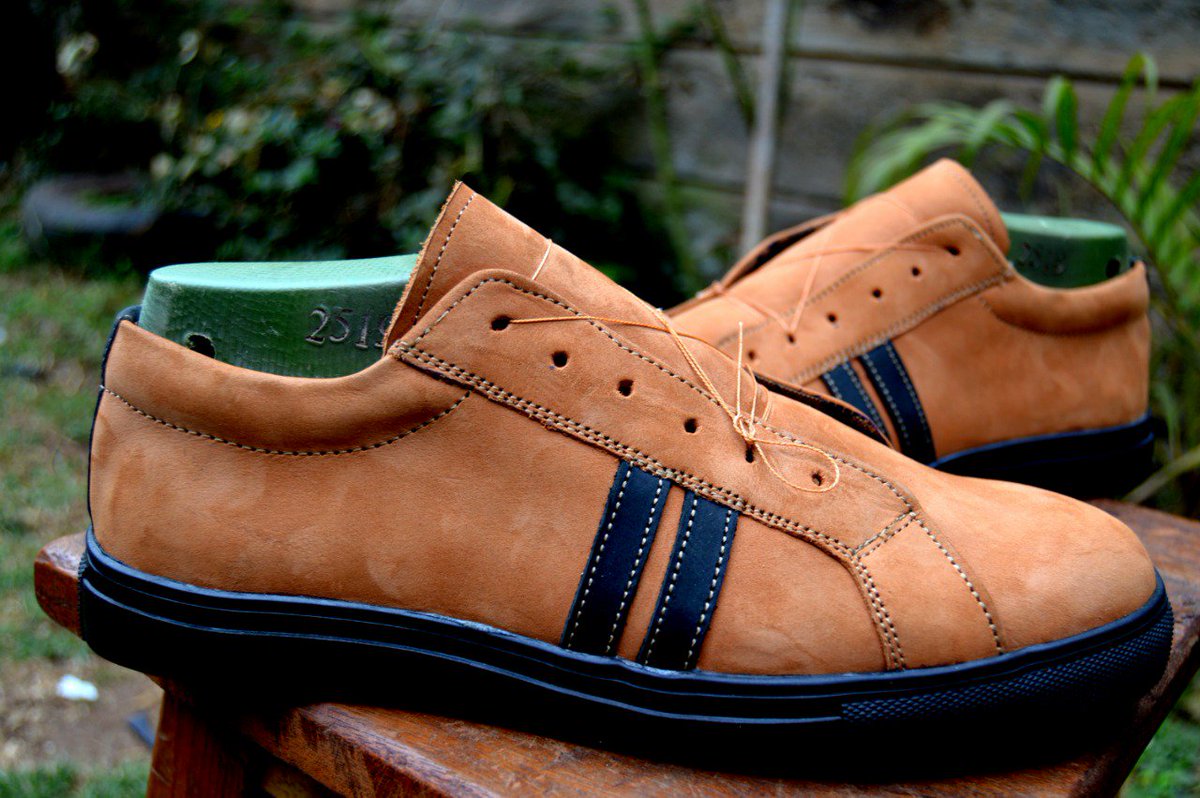 LeathaFreek's tweet photo. Find a balance between classy and sleek, our new sneaks definitely screams taste #Leather, oh sweet leather.#class is good . That's why we're #leathafreek.Order your custom pair today#shoes #shoegame #leathershoes #bespoke #madetomeasure #handmade #madeinafrica #madeinkenya https://t.co/xJVm9wc8A9