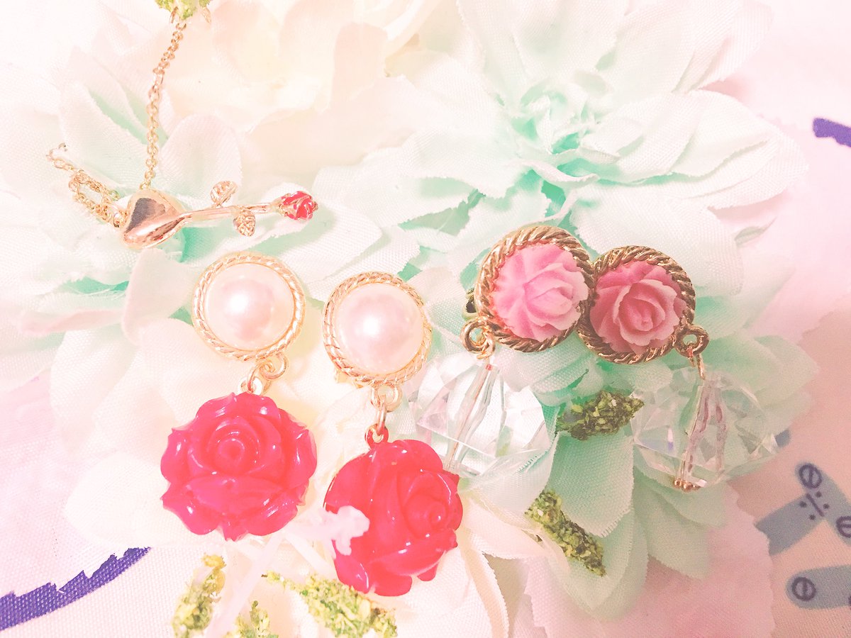 magic_tkt's tweet photo. またもや増えた薔薇モチーフのアクセ🌹💫 https://t.co/1OyBwrY8AF