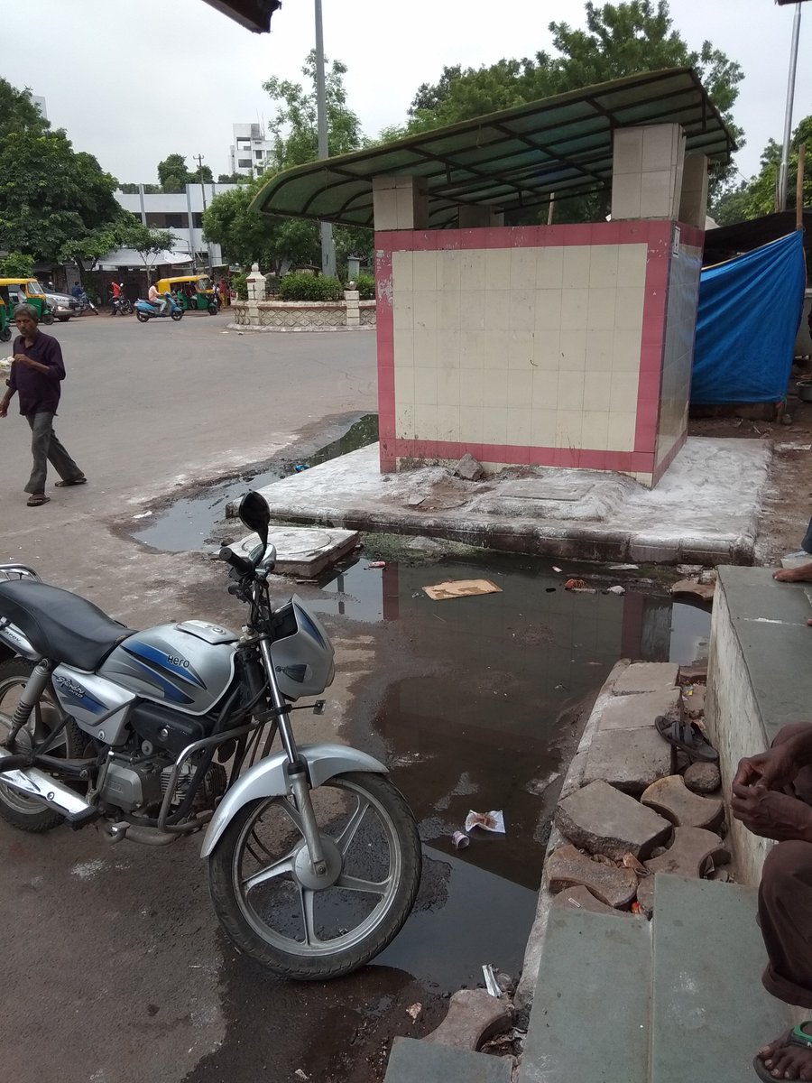 Kunal_chokshi's tweet photo. Please fix (Park) @ https://t.co/k2zcdAVMcN @PMOIndia @swachhbharat @swachhbharatGov @narendramodi @MoHUA_India (via @swachhbharatapp) https://t.co/oKR0AtpLa1