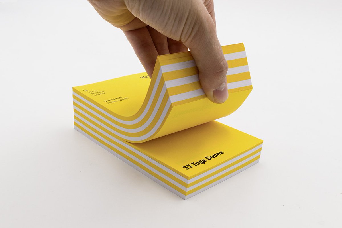 VerlagHSchmidt's tweet photo. Was ist gestreift und hält jeden Tag einen Glücksmoment für Sie parat? 😊
Der »was wir lieben« Kalender! 365 Liebeserklärungen an den Alltag für 2019. 
👉 Jetzt lieferbar: https://t.co/Sursxp7nel
#waswirlieben ...und der Tag kann nur gut werden! ✨ https://t.co/6S8cmGSpjS
