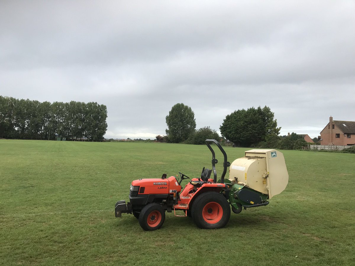 Pen_Mill_FC's tweet photo. A day at JP getting ready for the new season. Thank you to @PerrottHill for their help with it all #grassroots #volunteers https://t.co/KlvP2ouho9
