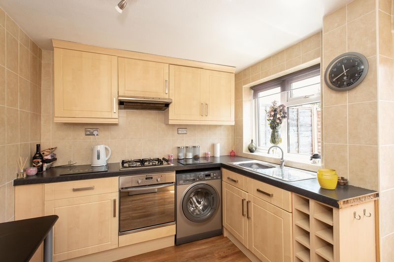 seekershomes's tweet photo. For Sale: Greenvale Gardens, Gillingham | £240,000

Seekers are pleased to have on the market an excellent condition 3 bedroom town house in a sort out area of Twydall.

Read more https://t.co/iFVkLE6bEV https://t.co/ljJhExgpgO