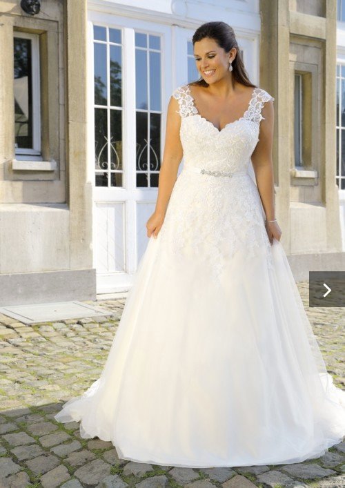 SophieGrace2015's tweet photo. Tia is one of our new gowns in our plus size collection. This timeless chantilly lace bridal gown has been designed to enhance your curves. #weddingdress #wedding https://t.co/SCx0sHW5TS