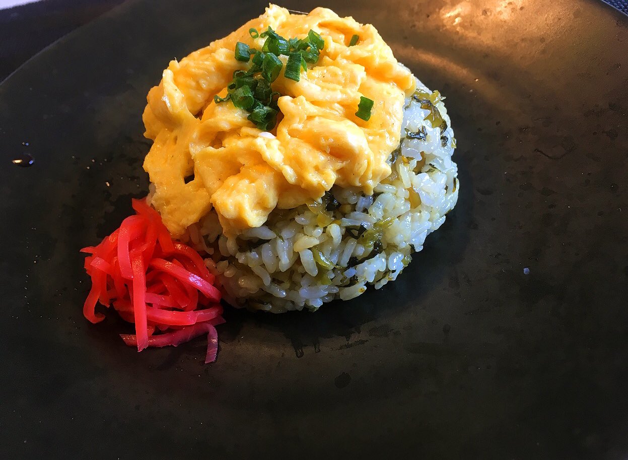 تويتر リュウジ 料理のおにいさんバズレシピ على تويتر 熊本の高菜めし風 チャーハンとは少し違う郷土料理 高菜漬け40gはごま油 大さじ1とめんつゆ小さじ2で炒め火を止めご飯180gと混ぜます 溶き卵一個に塩胡椒し油を引いたフライパンでスクランブルエッグにしご飯