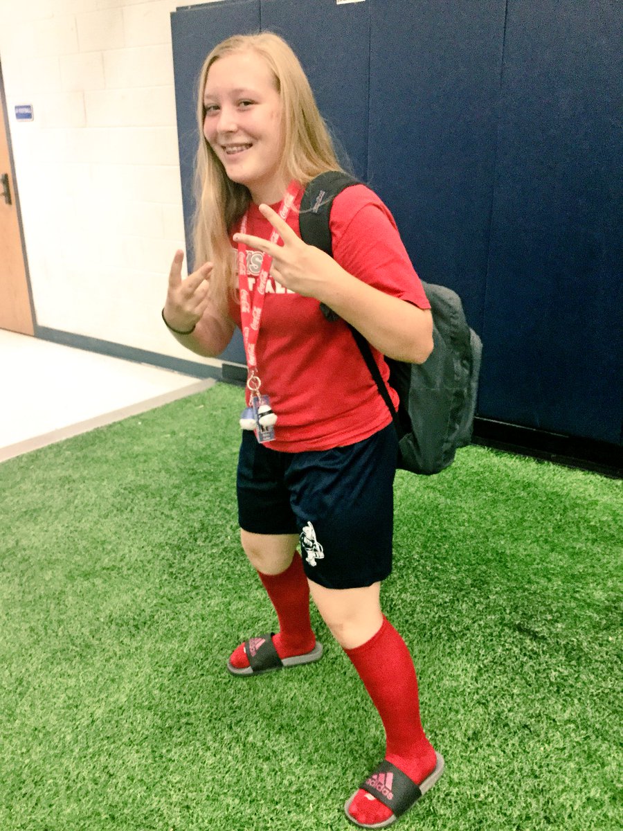 jusgirl20's tweet image. This what happens when you forget your clothes at home...you wear your select softball shirt along with your high school softball shorts 😂😂#softballproblems #texasteamsmith #alleneaglesoftball