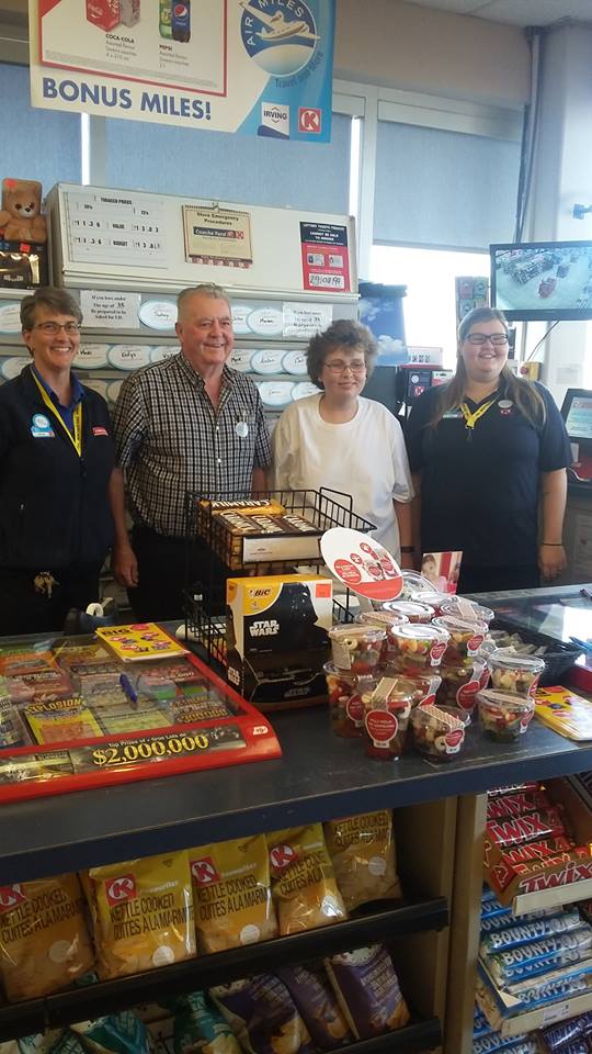 Big thanks to MLA Buck Watts for joining Wish Child Mary and the staff at @CircleKAtl Riverside Drive in PEI today to raise money for @ChildrensWishPE #cstoreday #wishesworkwonders
