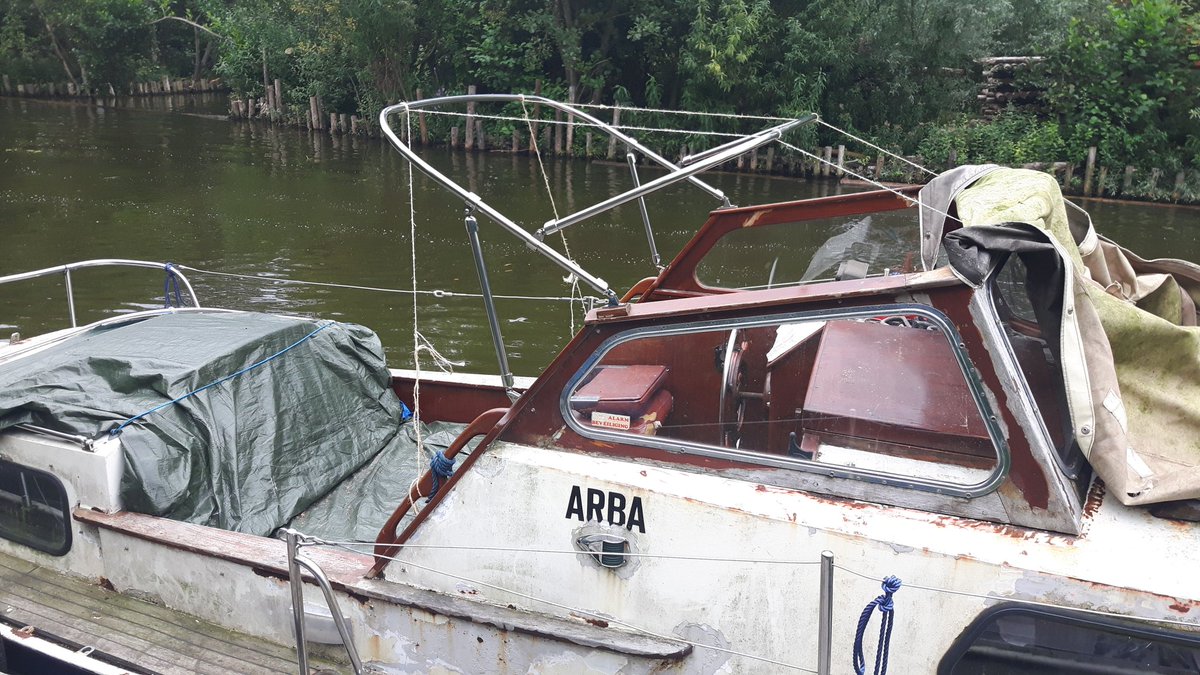 Vandaag neuwe rvs buizen gebogen en geplaatst op een kruiser #loosdrecht in de #drecht. Een opknap projectje. Aankomende vrijdag de mal trekken voor de nieuwe kap.