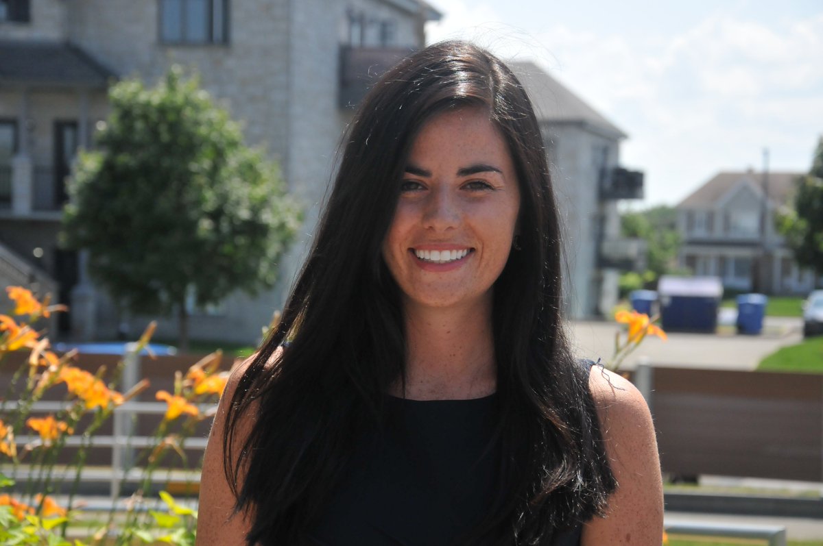 CharlesLalande_'s tweet image. Audrey Faucher-Genest, 25 ans, de Québec, a déjà visité une vingtaine de pays. 

Elle parle trois langues, presque quatre. 

Elle a déjà commencé sa carrière internationale. 

Son rêve: travailler pour une luxueuse compagnie. 

bit.ly/2NtVszA