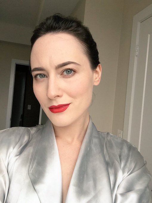 Why yes, I do in fact take makeup, hair and outfit requests. https://t.co/mPSUjmO3Sw