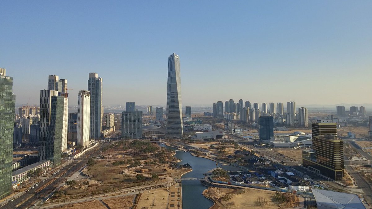 _WeGroup_'s tweet photo. Que nous réservent les villes du #futur ? #architecture #smartcity #workplace #experience
https://t.co/ITctVvBGEl https://t.co/75uTrnbgMc