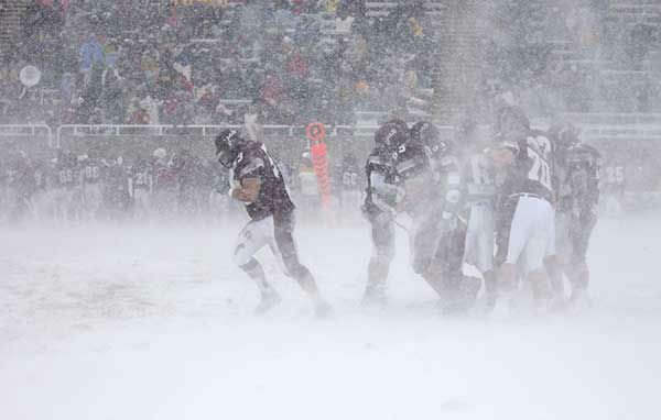 gate6912's tweet image. '03 days until @ColgateFB kicks off their campaign for a 10th Pat. League Title! Do your part and join the Maroon Council! #TeamColgate #ColgateEntry 
youtube.com/watch?v=kOtWX_…