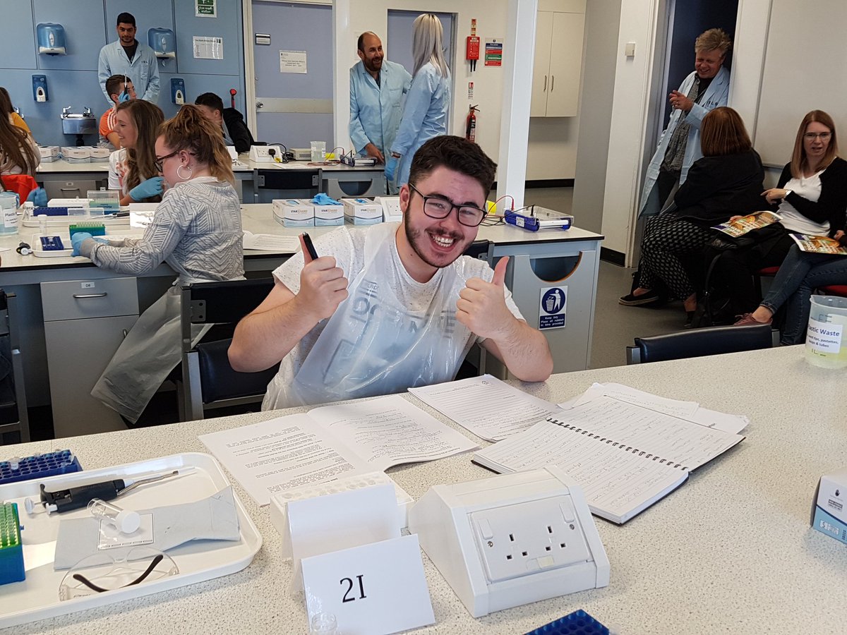 HillparkSec's tweet image. S5&amp;amp;6 Higher Biologists at the PCR workshops at Glasgow Uni today 😁👨‍🔬👩‍🔬@CVRinfo, @gsc1 @UofGlasgow #PCRworkshop