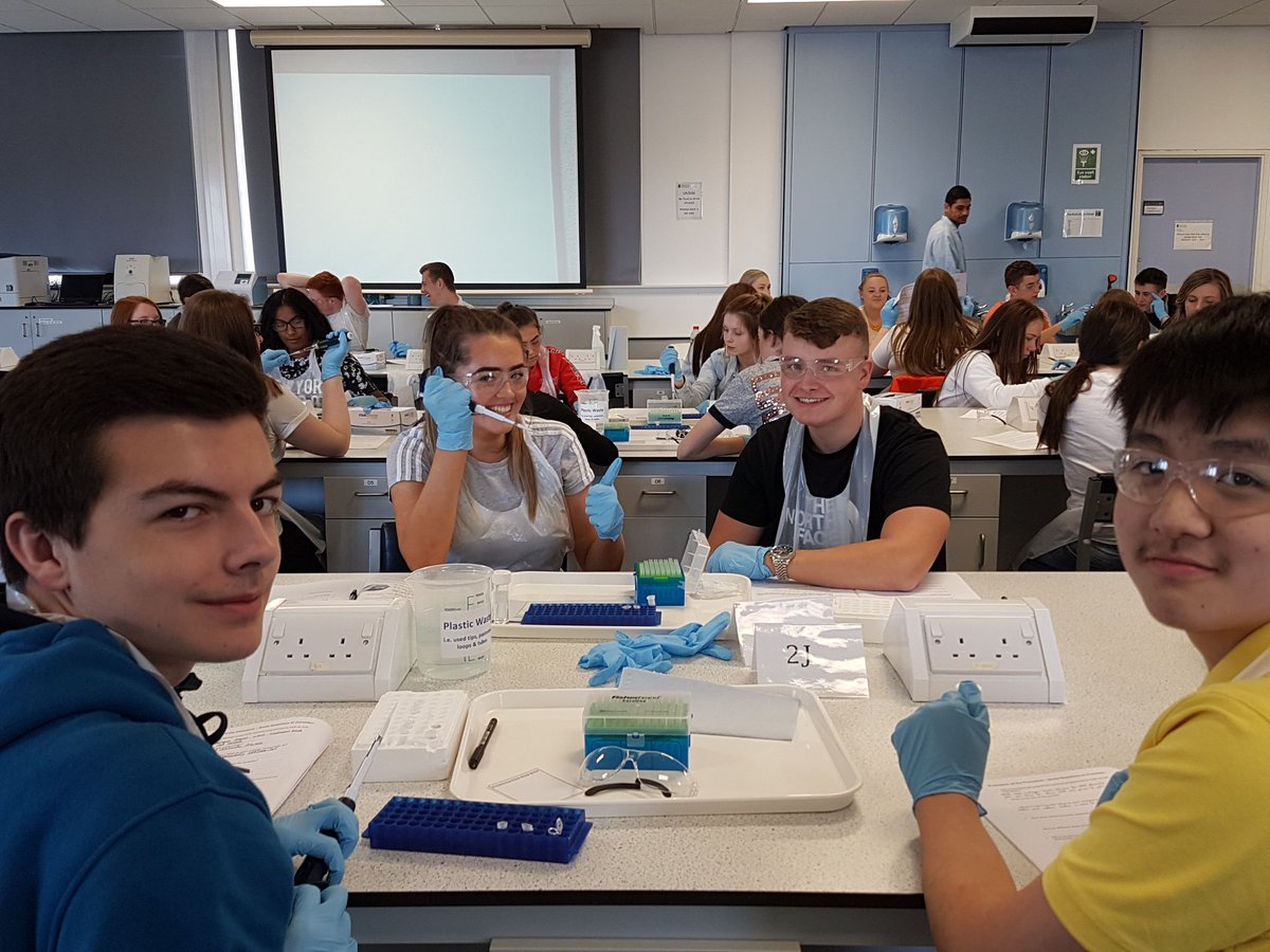 HillparkSec's tweet image. S5&amp;amp;6 Higher Biologists at the PCR workshops at Glasgow Uni today 😁👨‍🔬👩‍🔬@CVRinfo, @gsc1 @UofGlasgow #PCRworkshop