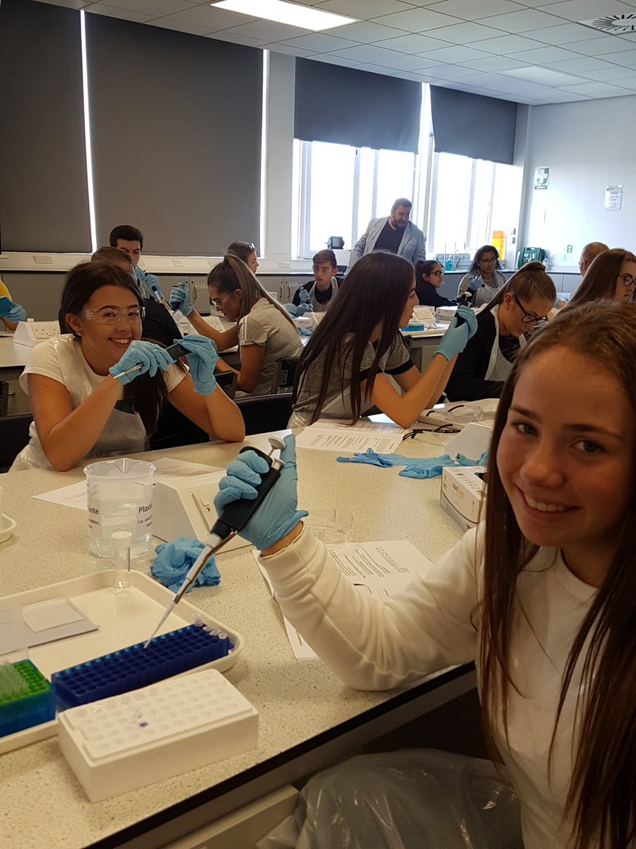 HillparkSec's tweet image. S5&amp;amp;6 Higher Biologists at the PCR workshops at Glasgow Uni today 😁👨‍🔬👩‍🔬@CVRinfo, @gsc1 @UofGlasgow #PCRworkshop