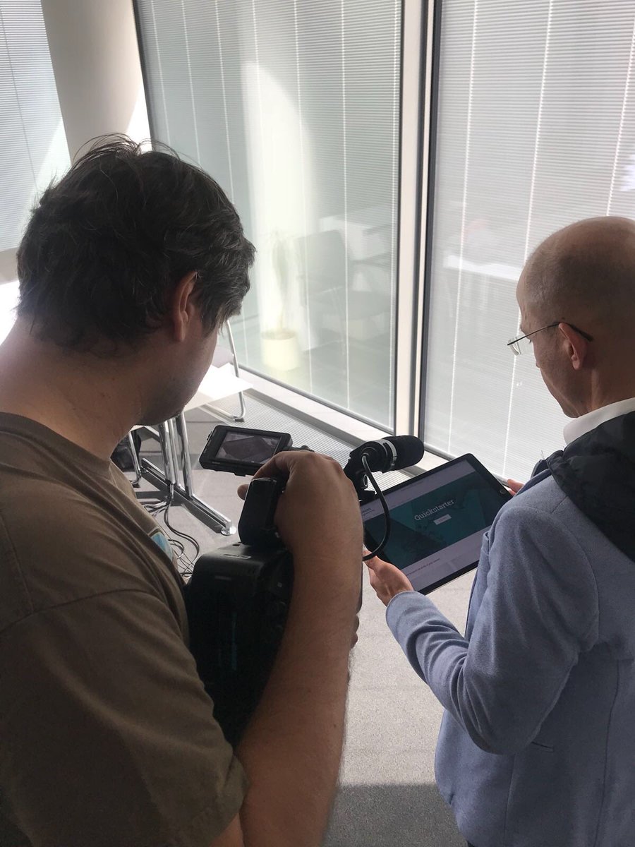 innosabi's tweet photo. Das sieht sehr nach Dreharbeiten bei @Siemens aus! Was kann das nur bedeuten...?! 😍 🙌🏻 #BehindTheScenes https://t.co/np3NCBrXJ2