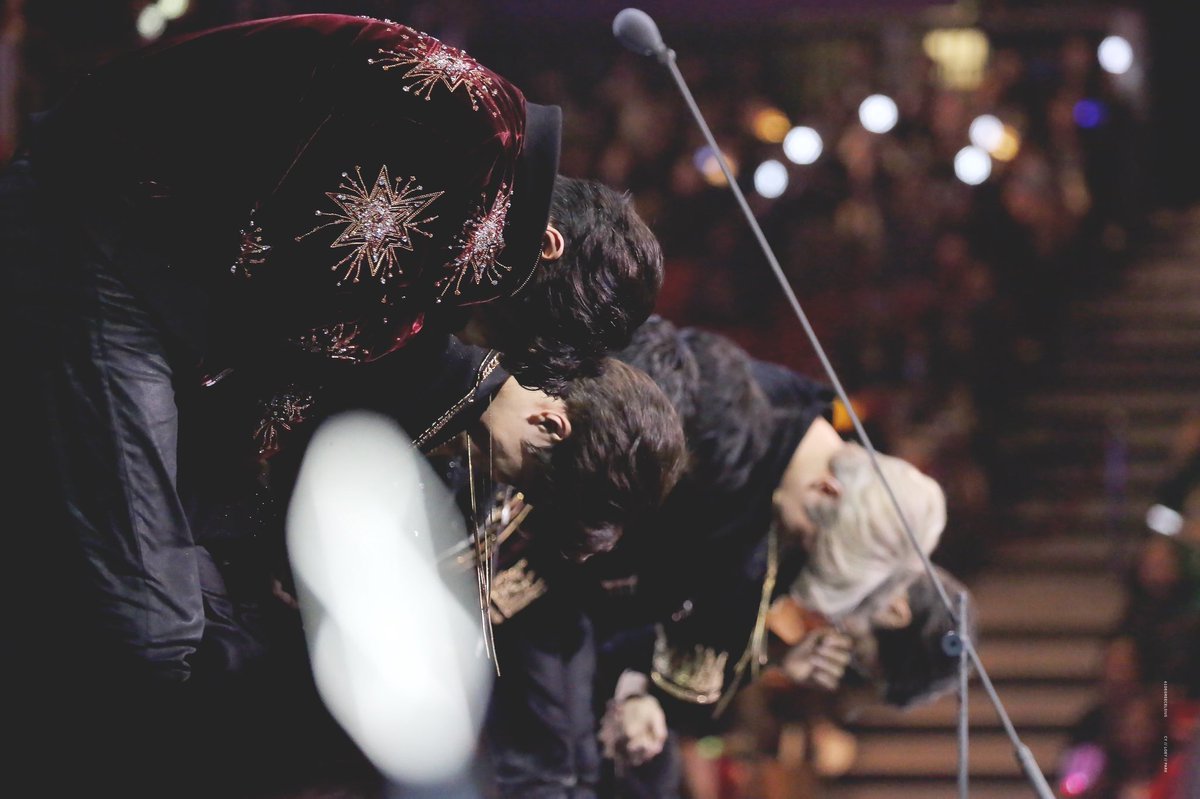 bbh_exo5566's tweet photo. MAMA運営はこの日のEXOたちを思い出して人として後悔してくれ https://t.co/CTH4hihuHs