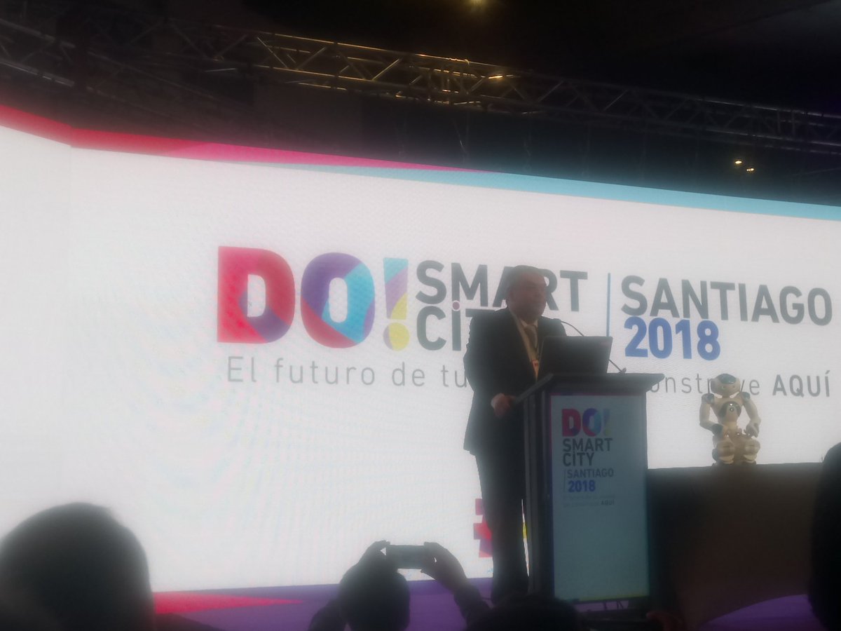 Ediazlira's tweet photo. Dando el vamos! en el Do Smart City #DSCSantiago, nuestro Director @alvaroundurraga de #CorfoRM donde tenemos un tremendo rol como Programa #Smartsantiago https://t.co/EB2BFDMhw6