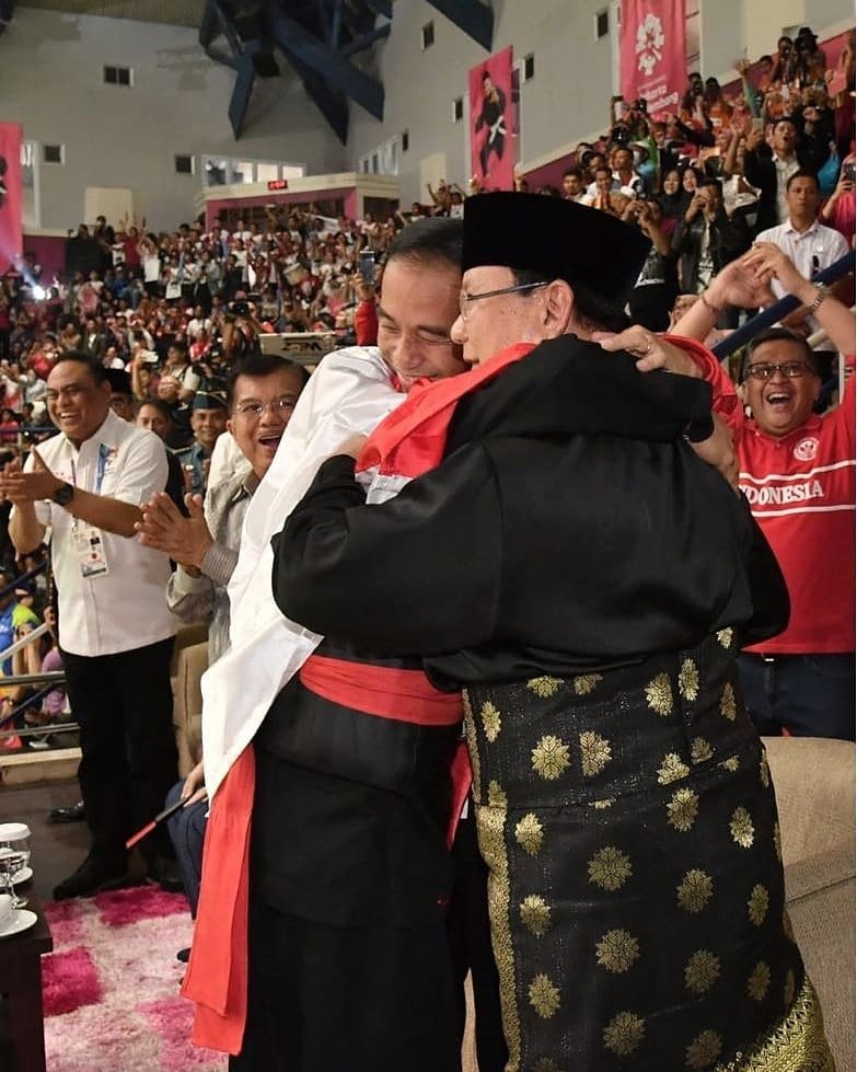 Terima kasih Pak Presiden Jokowi untuk amanahnya dan dukungan penuh kepada seluruh atlet Indonesia. Terima kasih juga Pak Prabowo sumbangsihnya terhadap pencak silat. Untuk Hanifan perjuanganmu berhasil membuat kami bangga. Sekali lagi terima kasih. -IN. 

#AsianGames2018