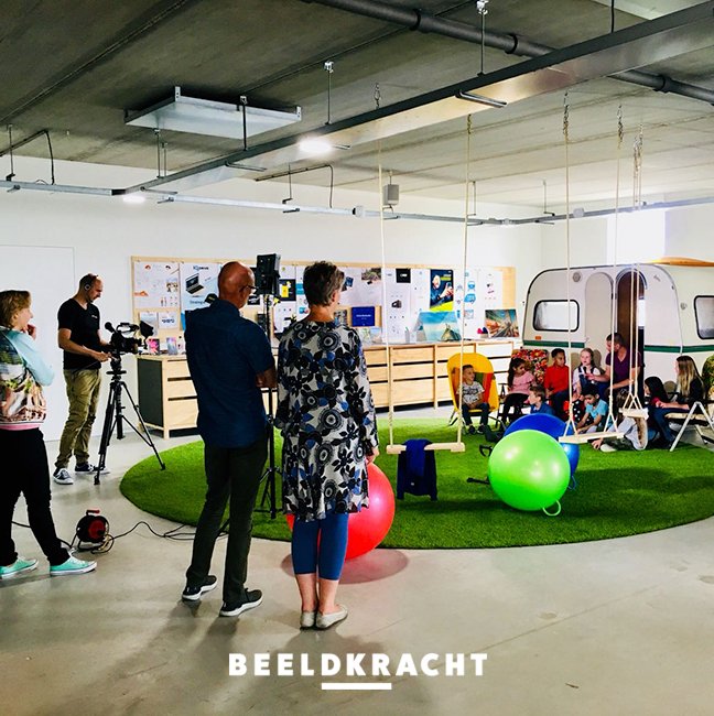 Vandaag maakten de kids van RVKO opnames in de creative studios én ze interviewden onze collega's over hun droomberoep! De video staat dan ook volledig in het teken van onderwijsinnovatie. #RVKO #onderwijsinnovatie