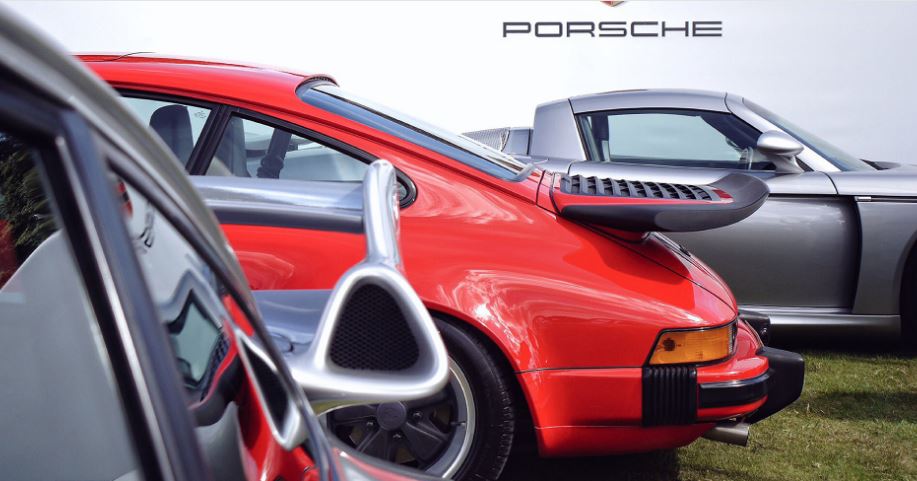 Salon Privé starts tomorrow with Chubb Insurance d’Elégance followed by Fridays Ladies day, Saturday is dedicated to Porsche celebrating 70 years. Call 0207 748 8888 or email at enquiries@limoplus.co.uk #salonprive #porsche #salonpriveconcours #limoplus 
limoplus.co.uk/news-events/sa…