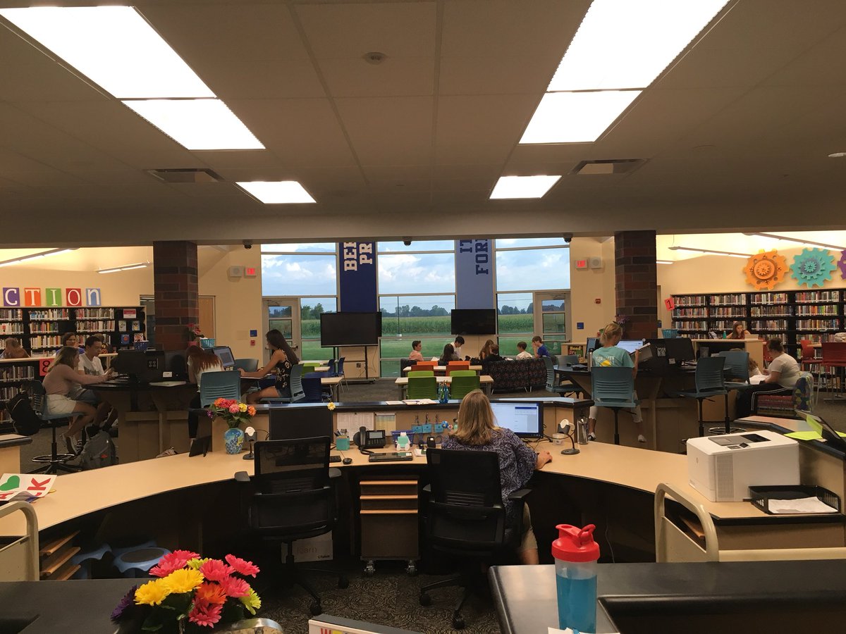 Todd_spinner's tweet image. Great use of a great space at Berlin!  Way to go BEARS!
  #learninginstyle🐻👍