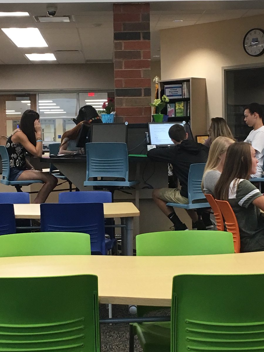 Todd_spinner's tweet image. Great use of a great space at Berlin!  Way to go BEARS!
  #learninginstyle🐻👍