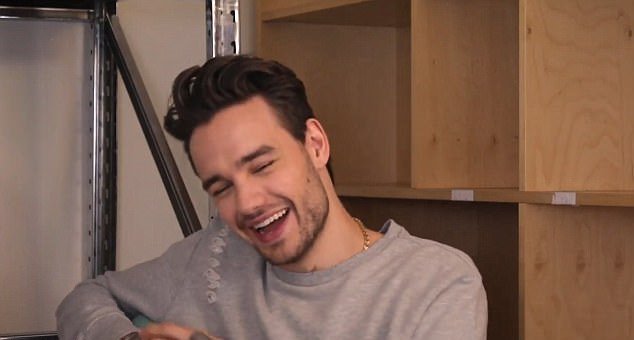 seokjinsowhaat's tweet photo. HAPPY HAPPY BIRTHDAY DADDY DIRECTIONER PAYNOOO! @LiamPayne 😍
AND CONGRATS TO YOUR ALBUM #LP1FirstTime #HappyBirthdayLiam 🎂 https://t.co/j7YUoHKmsz