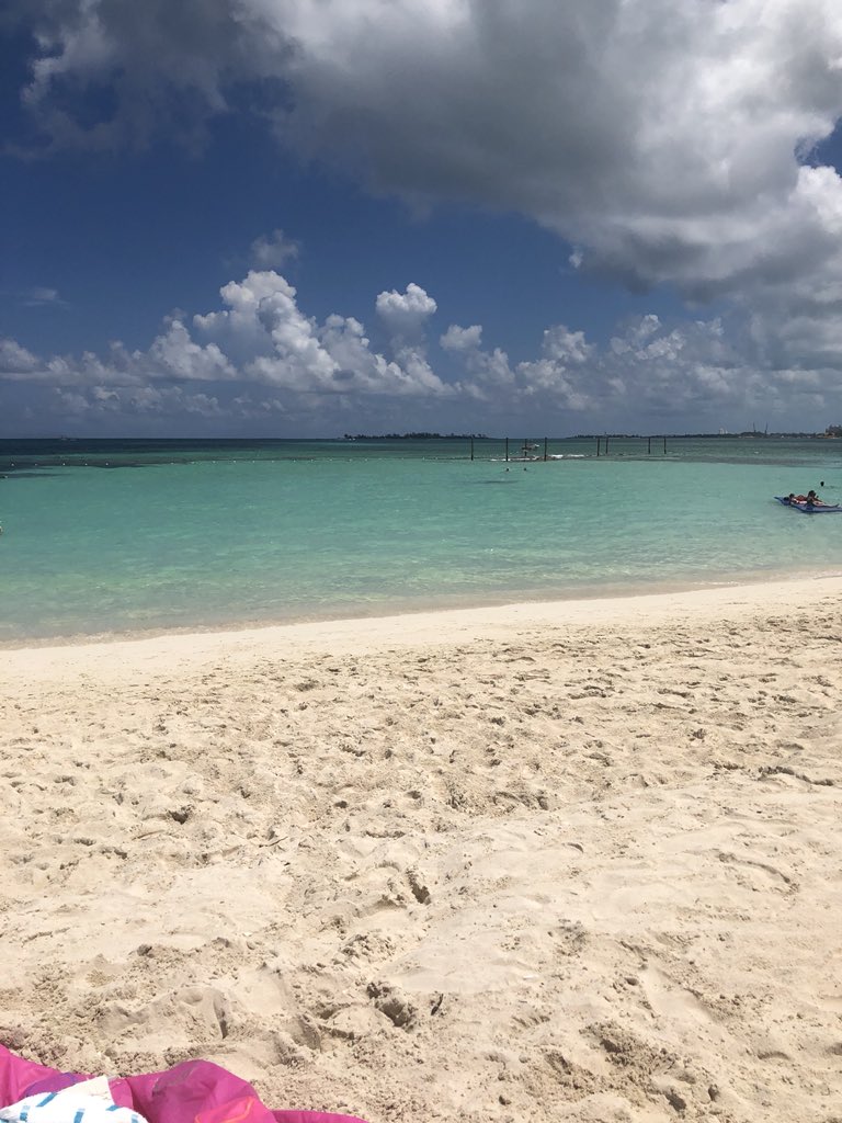 SimonNoakes's tweet photo. #intSchoolsInspire Social Media INSET training kicking off @WindsorBahamas 🇧🇸. 

Another pin on the global map for #InspiringSchools to share their #SchoolStories https://t.co/3NiRMLDIb3